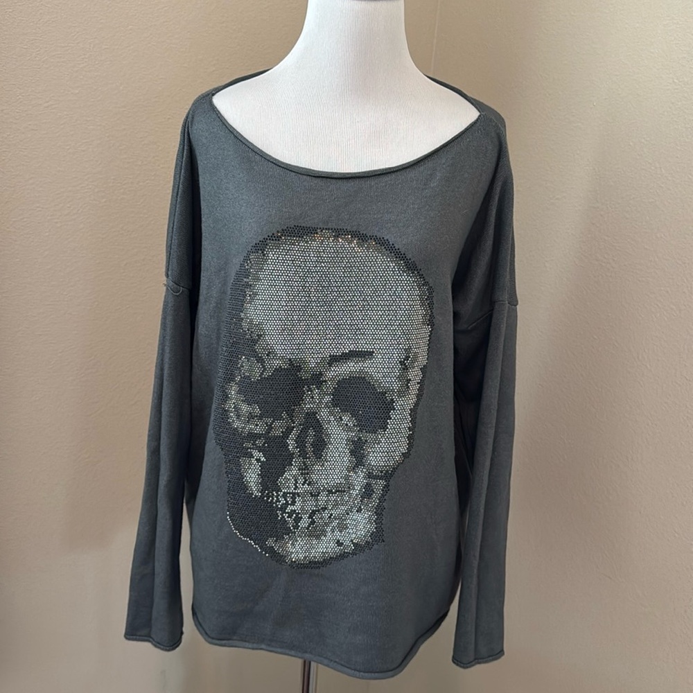 Gray sweatshirt